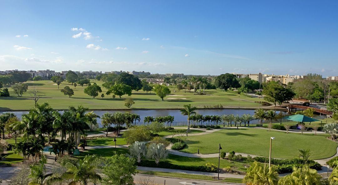 INVERRARY GOLF CLUB & RESIDENCES